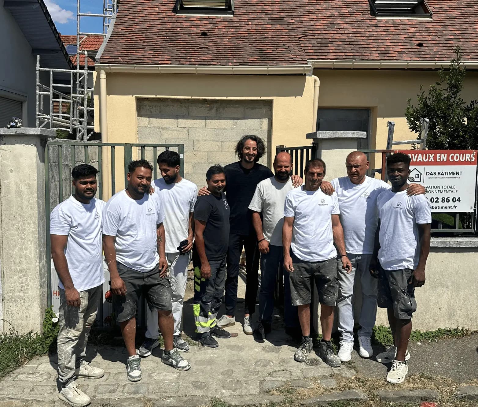 Photo d’équipe DAS Batiment — dirigeants et collaborateurs de l’entreprise de rénovation à Montreuil
